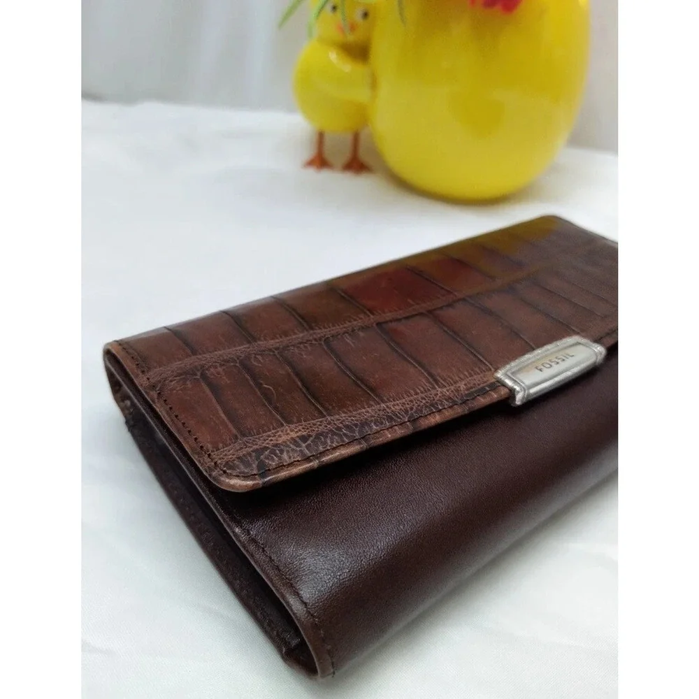 Fossil brown leather